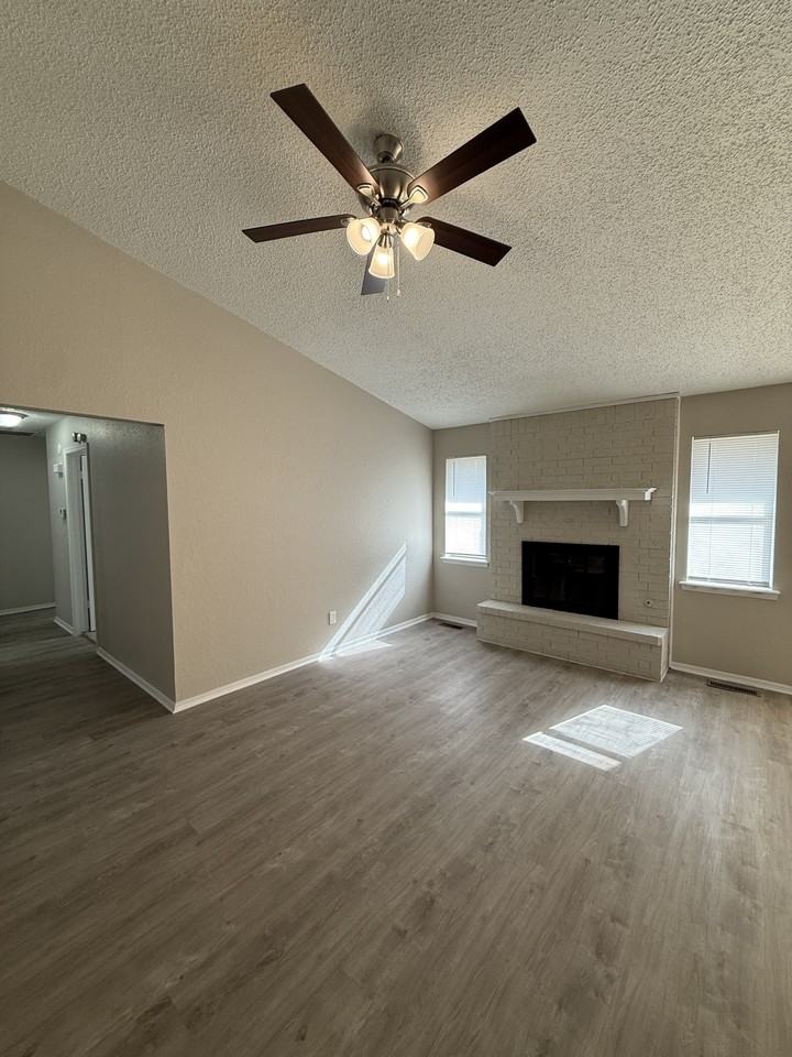 1720 Se 7th St - Photo 4 of 19