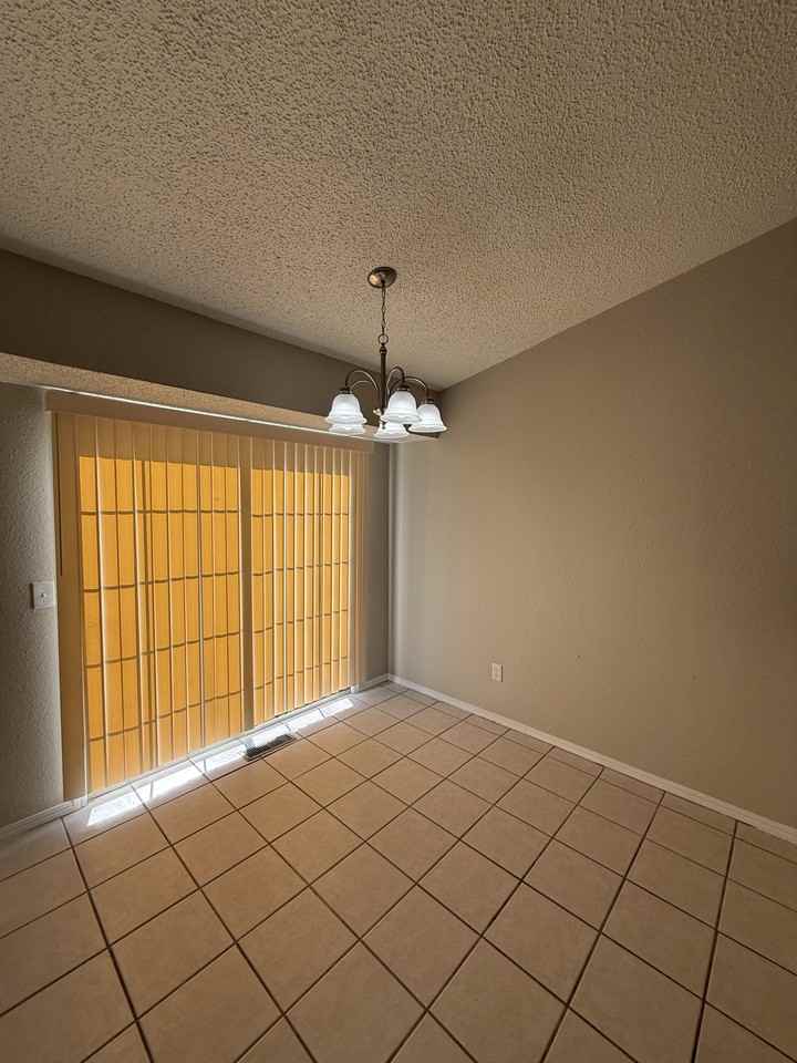 1720 Se 7th St - Photo 7 of 19