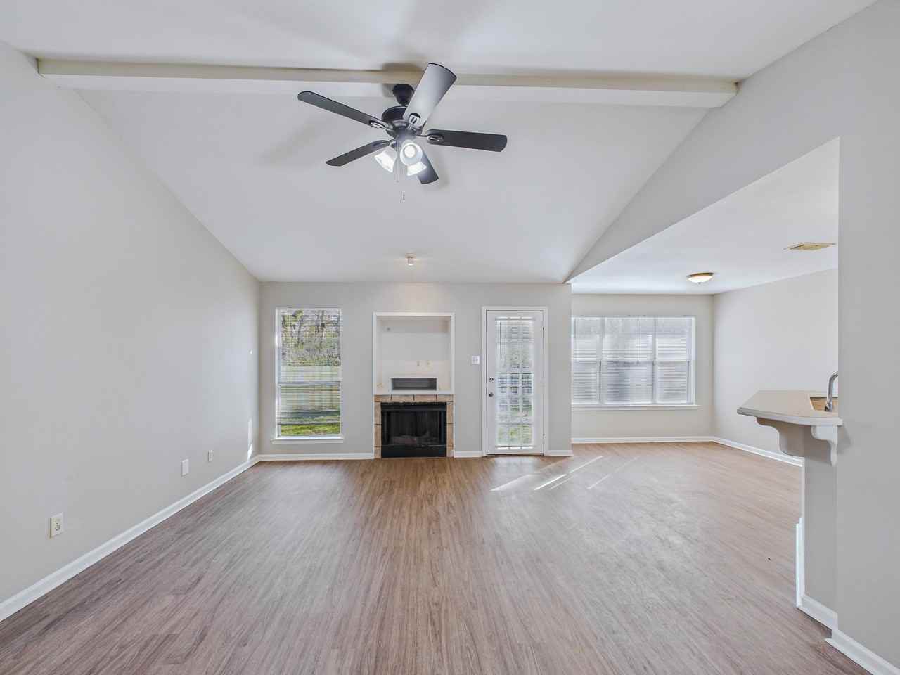 25 Shamsie Dr - Photo 3 of 17