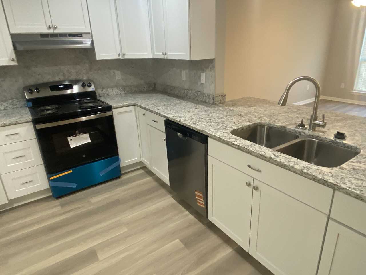 1311 Lee Mac Dr - Photo 5 of 15