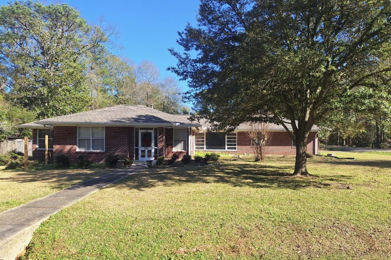 804 Pineview Dr - Photo 2 of 11