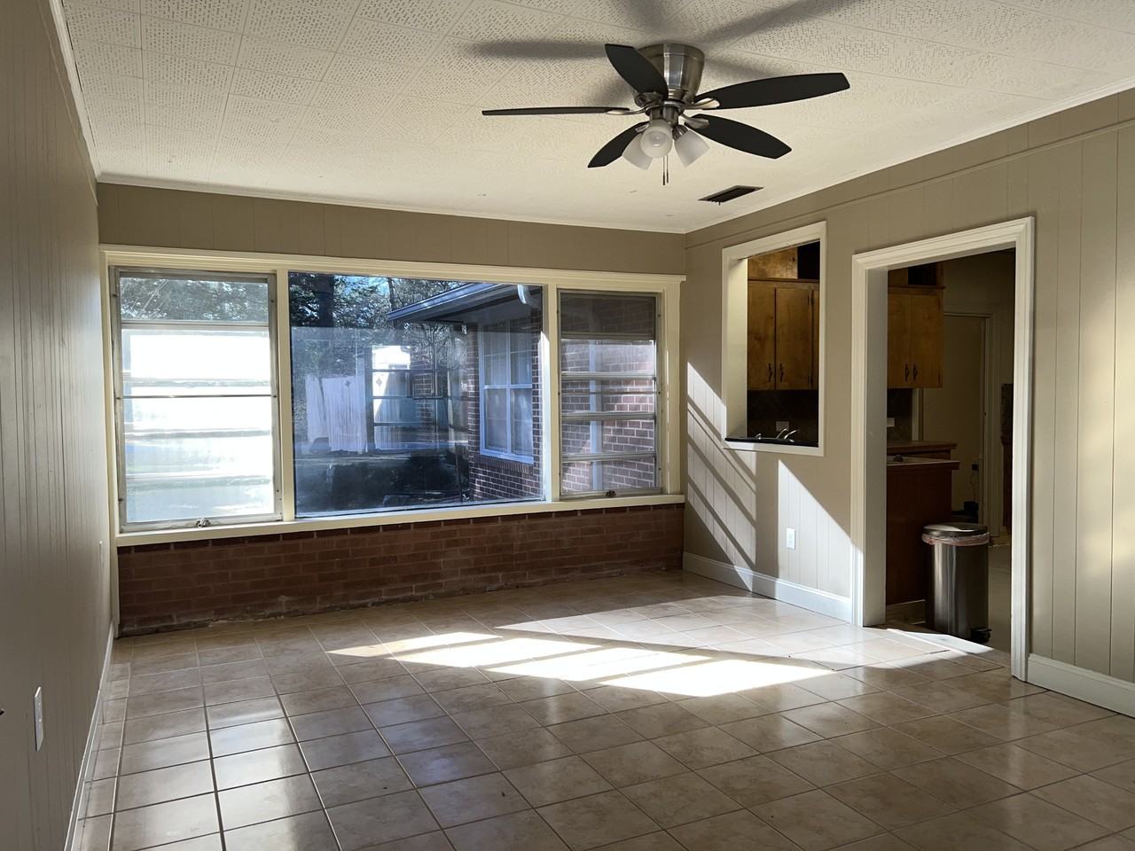 804 Pineview Dr - Photo 3 of 11