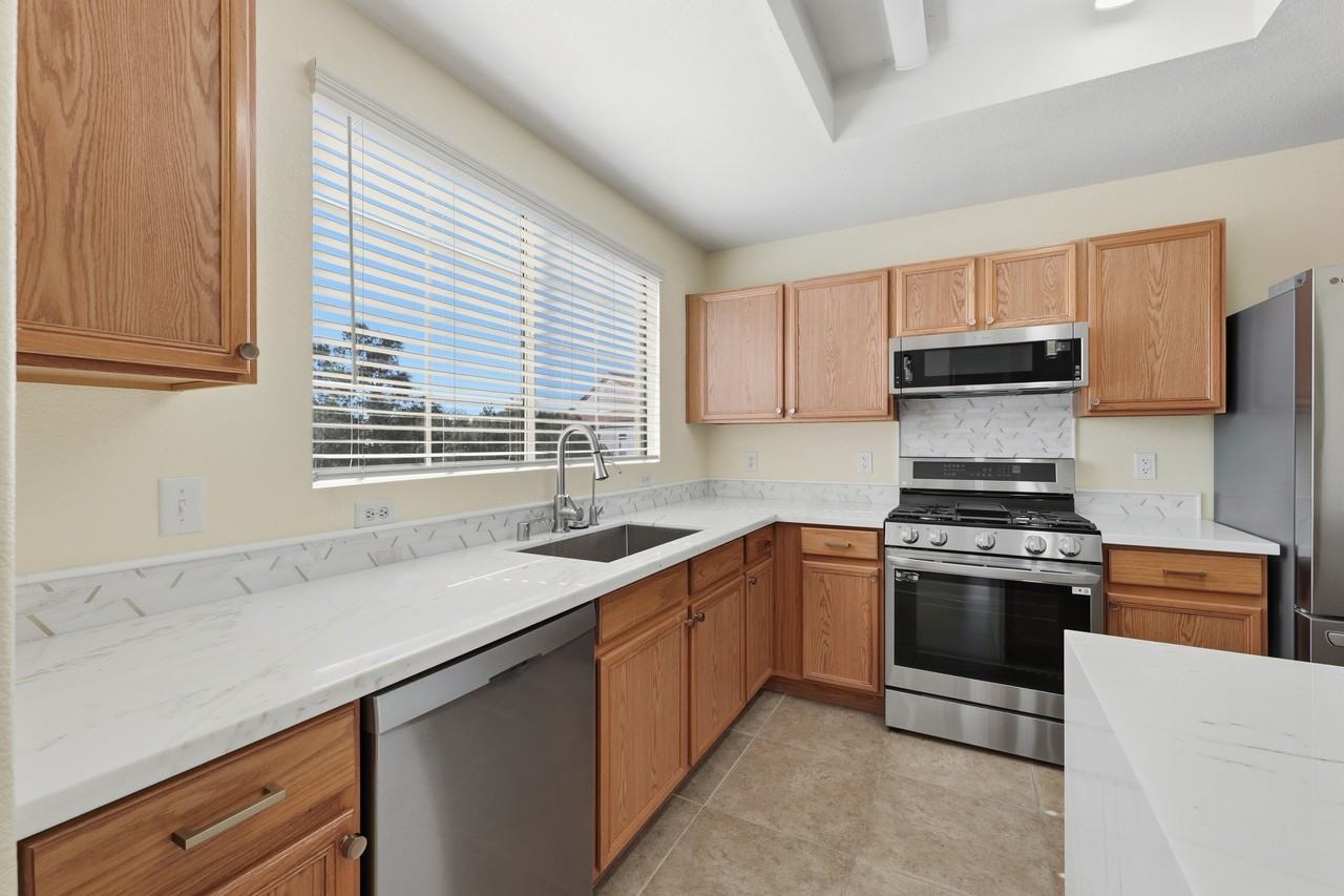 830 Carnegie St #621 - Photo 3 of 21