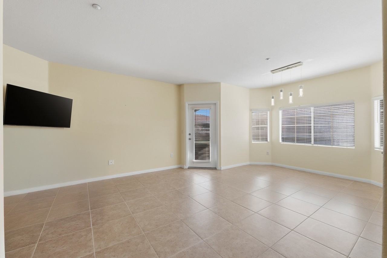 830 Carnegie St #621 - Photo 6 of 21