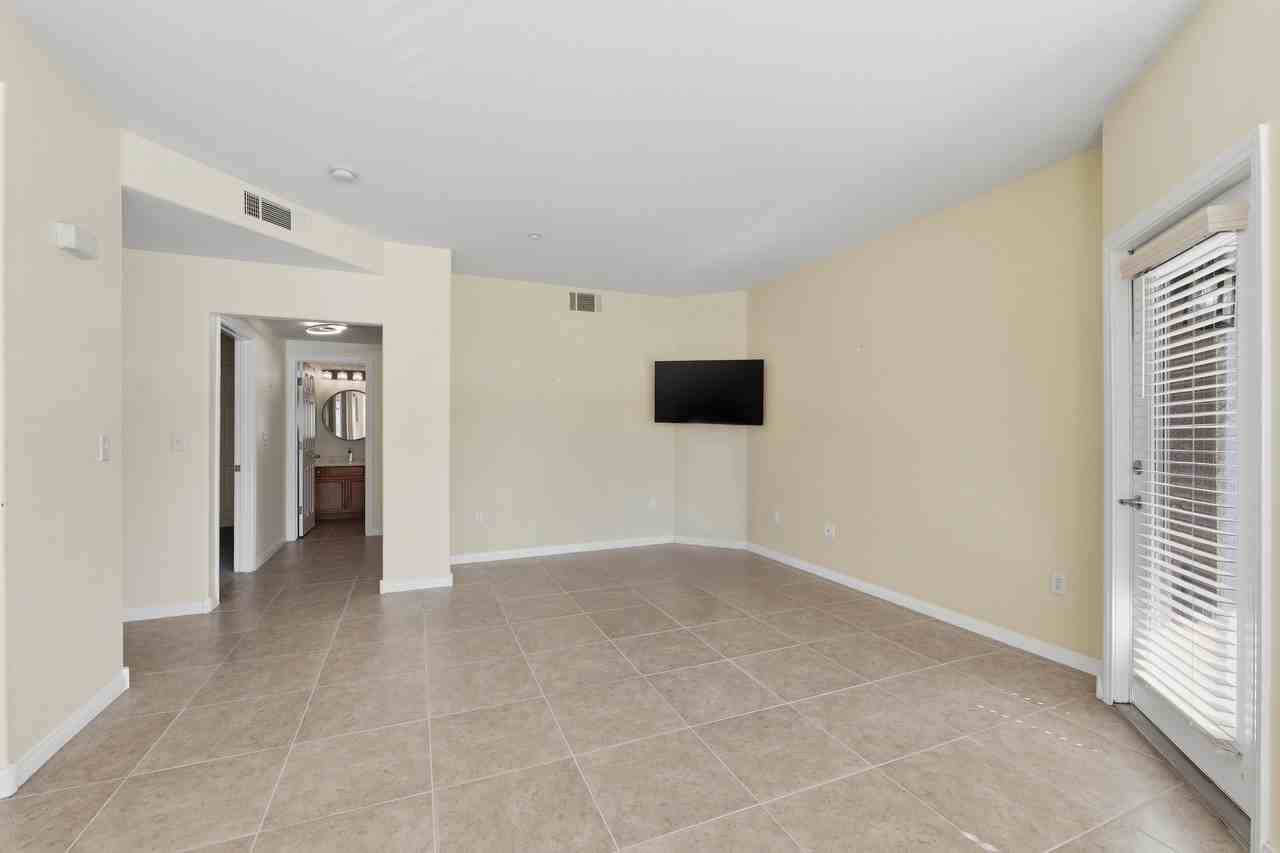 830 Carnegie St #621 - Photo 7 of 21