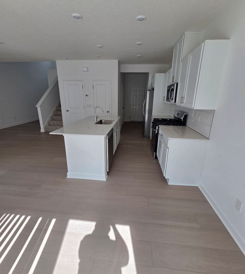 20019 62nd Pl - Photo 4 of 14