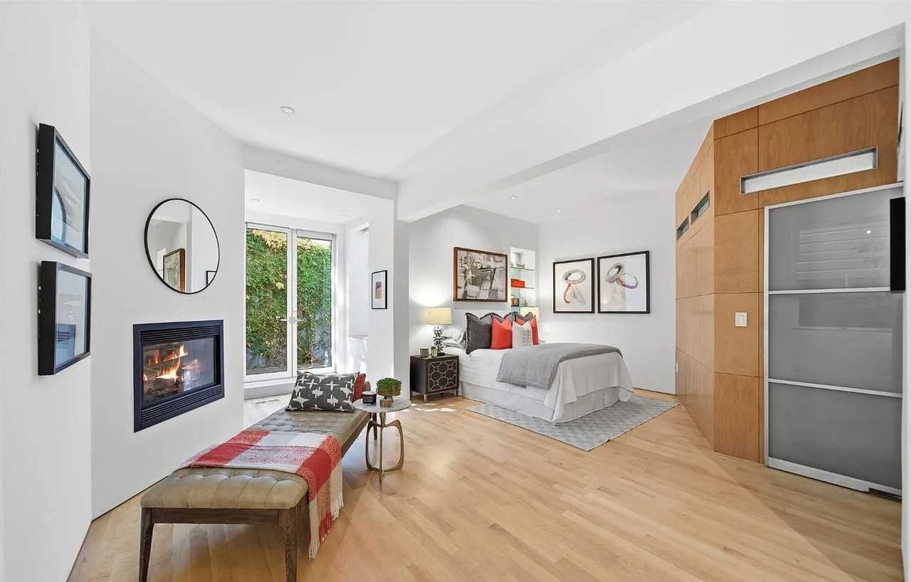 1031 Dolores St - Photo 6 of 8