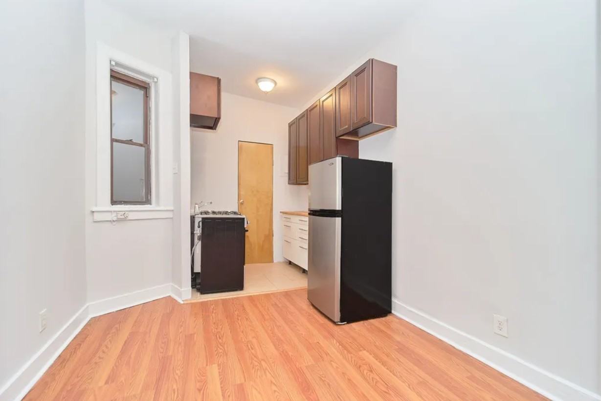 537 E 81st St #ADD7 - Photo 3 of 5