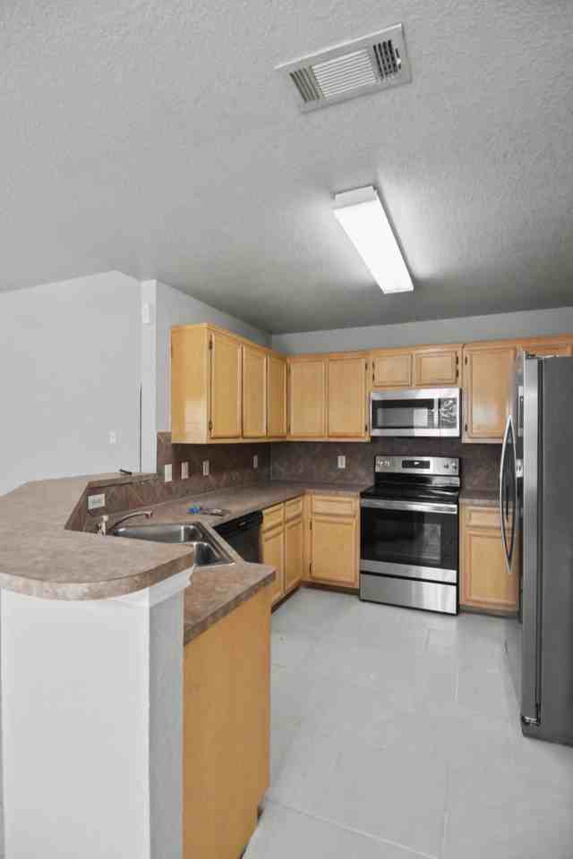 2205 Joseph Dr - Photo 4 of 20