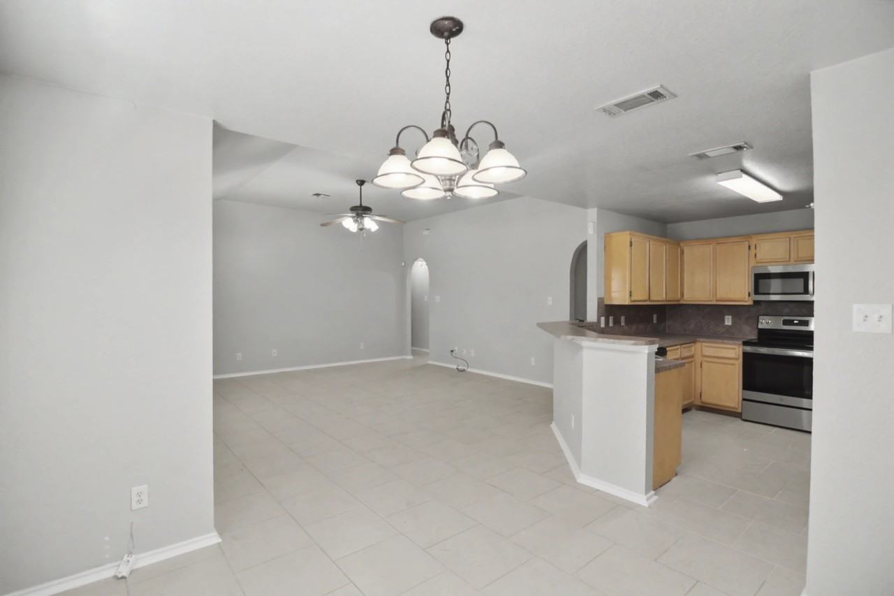 2205 Joseph Dr - Photo 5 of 20