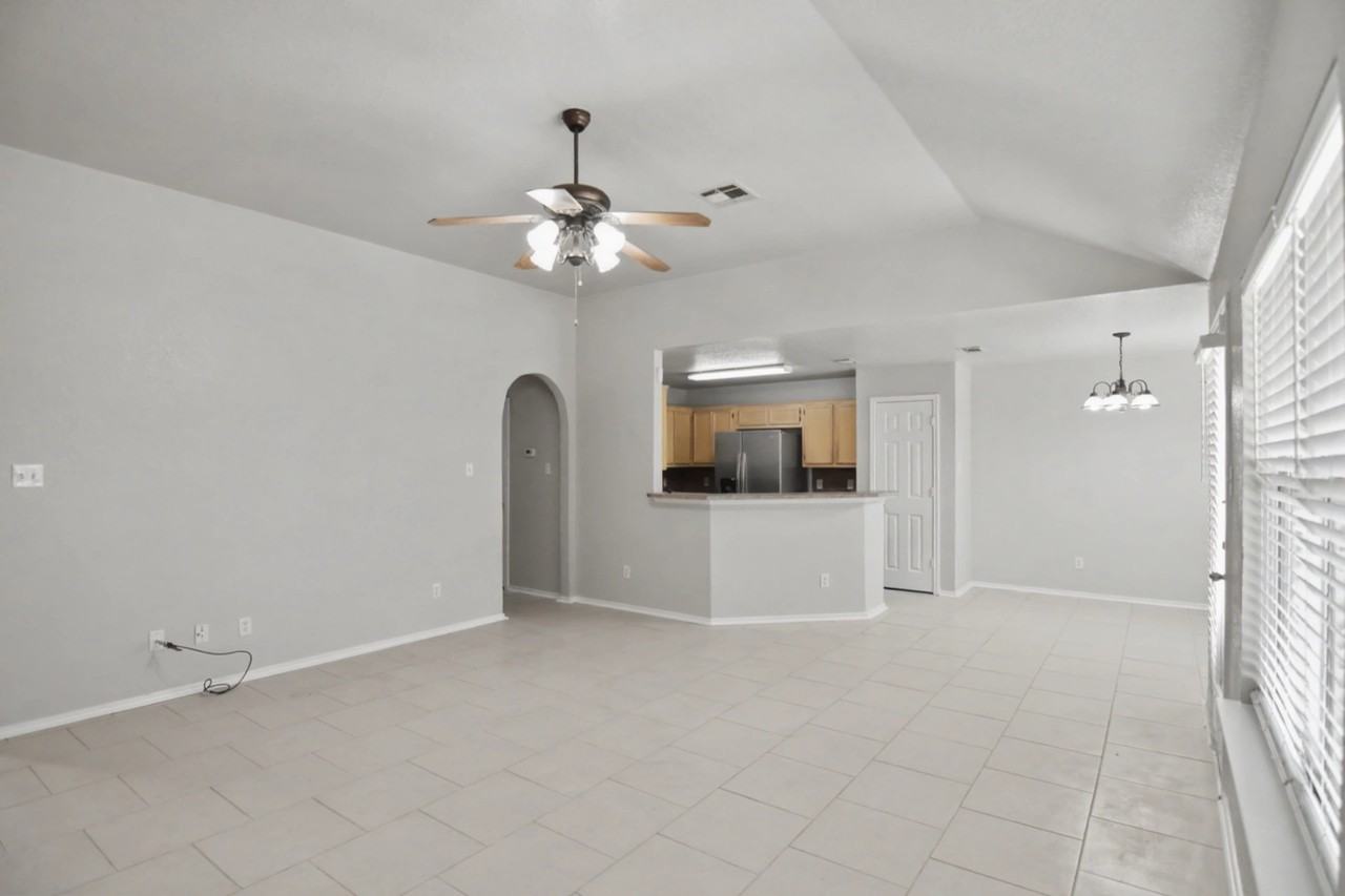 2205 Joseph Dr - Photo 6 of 20