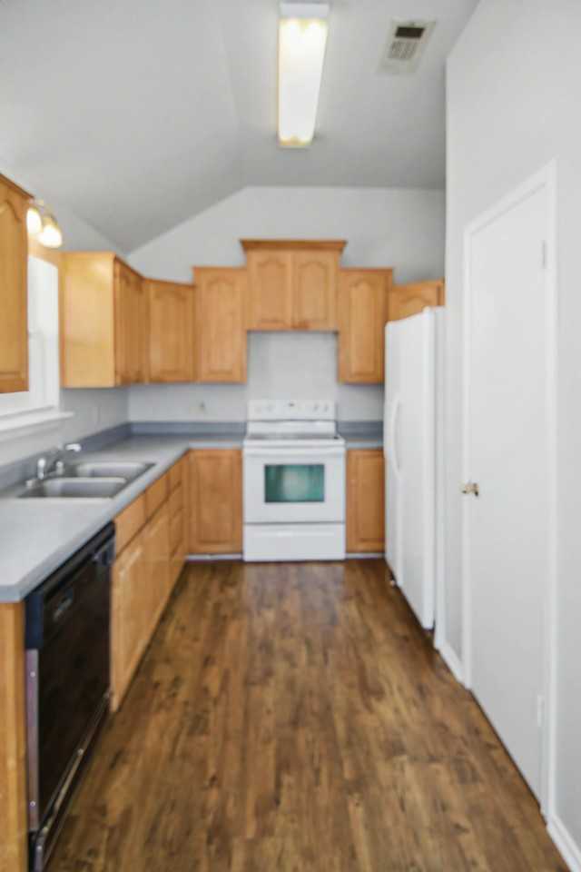 1502 Cedar Ln - Photo 4 of 16