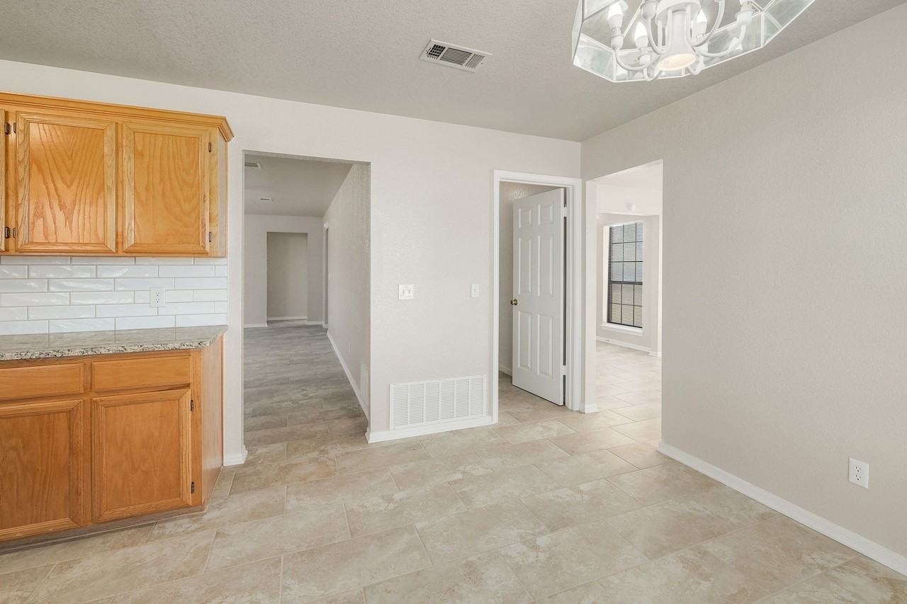 710 County Road - Photo 7 of 42