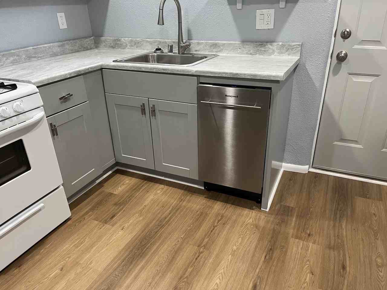 245 Solano Dr. Ne /Grand Ne - Photo 5 of 15