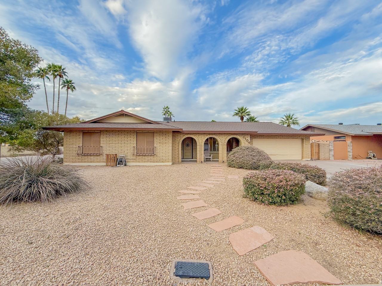 1104 E Watson Dr - Photo 2 of 39