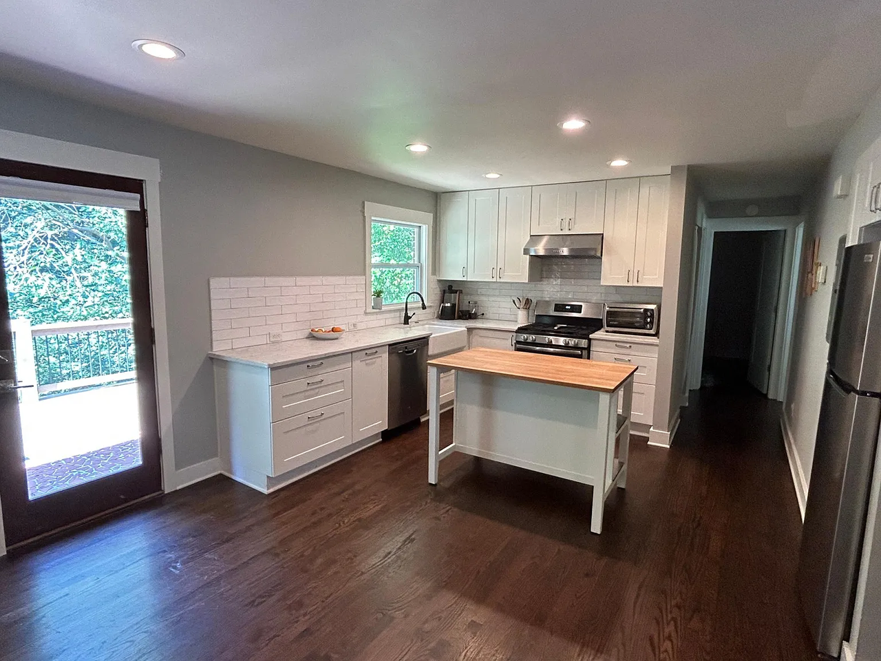 1016 Greenbriar Cir #NA - Photo 2 of 6