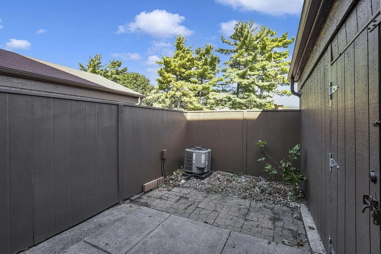 5283 Ruthton Rd - Photo 2 of 13