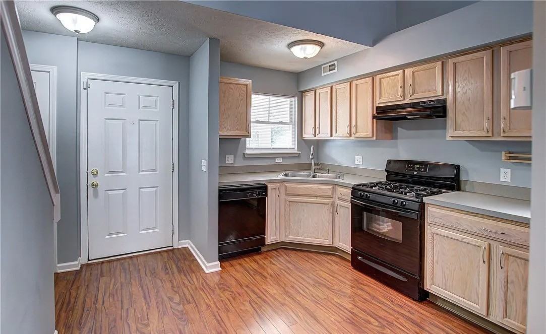 17610 Wildwood Ln - Photo 7 of 12