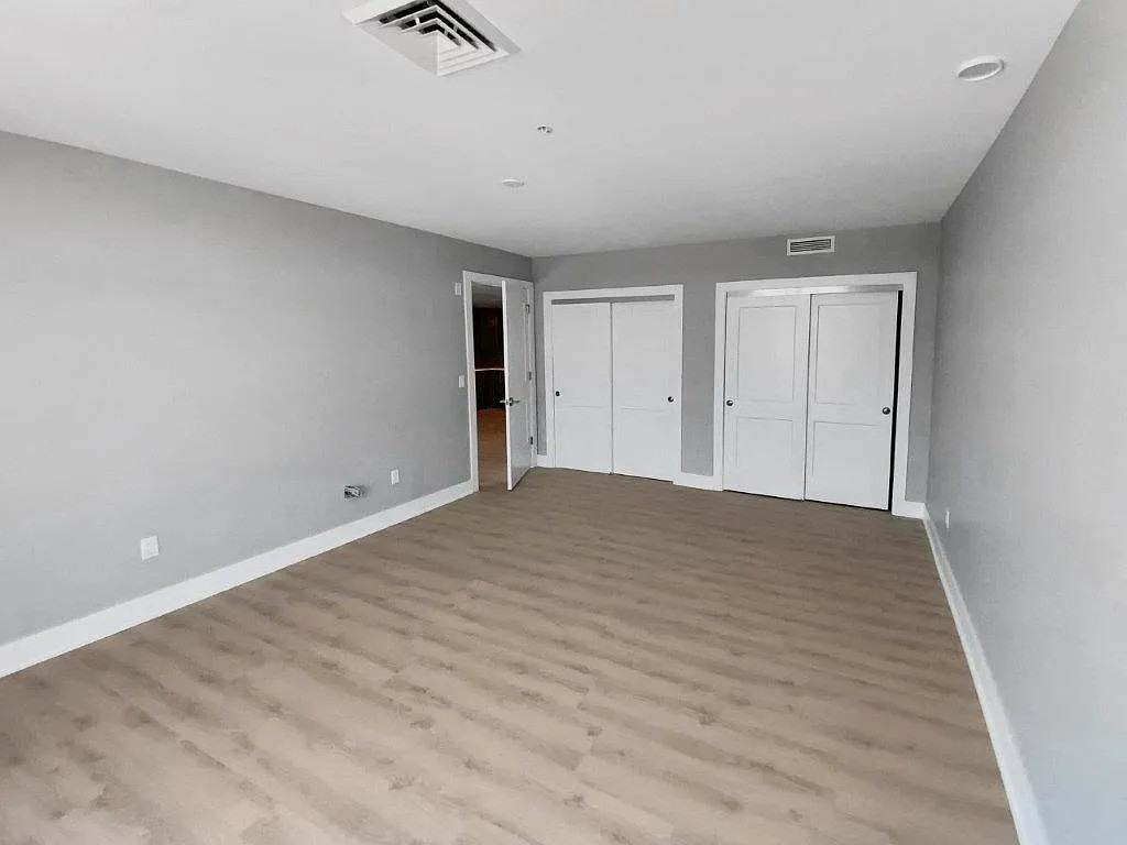 205 Lakeshore Dr - Photo 3 of 10