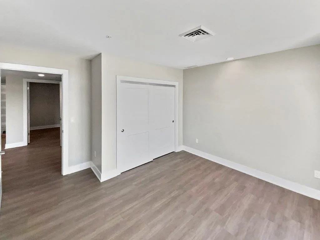 205 Lakeshore Dr - Photo 4 of 10