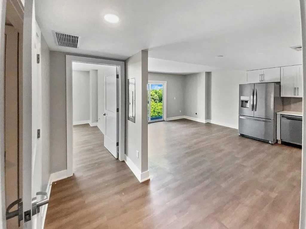 205 Lakeshore Dr - Photo 5 of 10