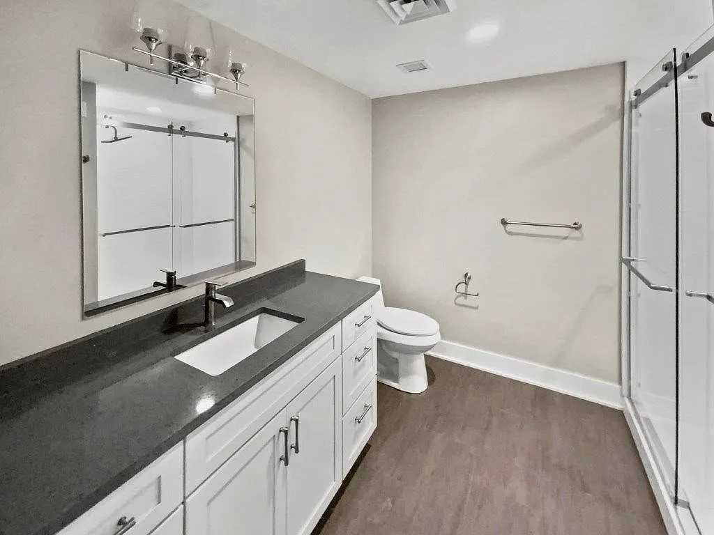 205 Lakeshore Dr - Photo 7 of 10