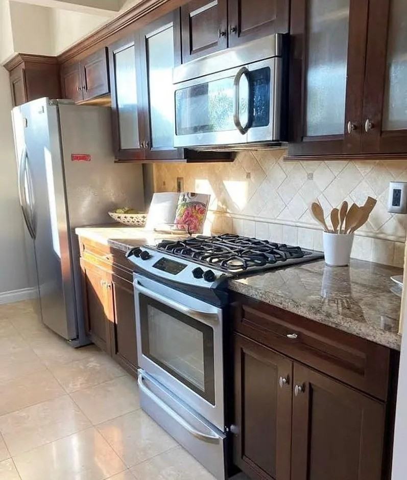 16067 Surprise Ln - Photo 5 of 12