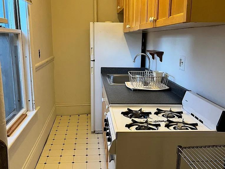 47 Irving St #2 - Photo 5 of 8