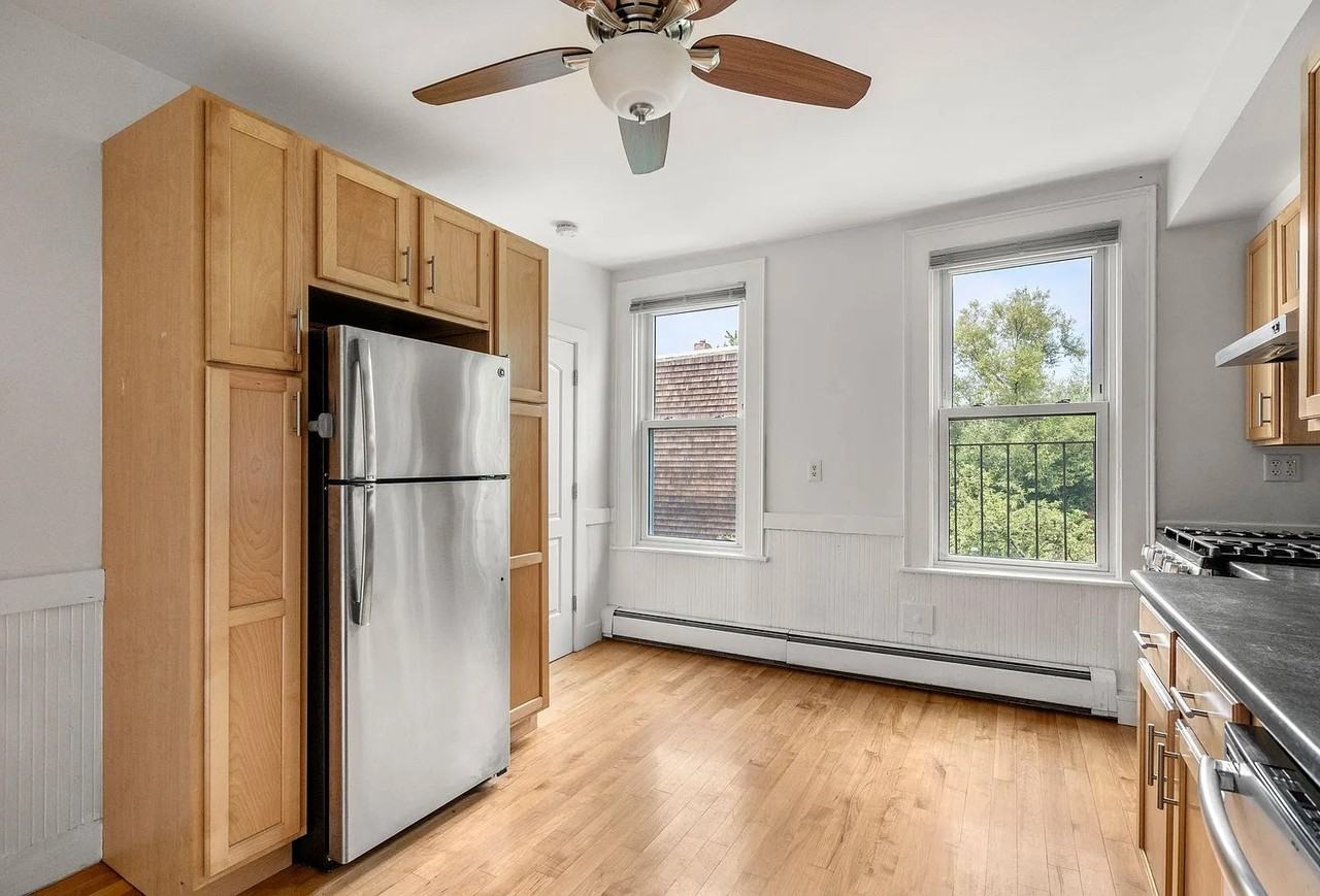 82 Webster St #2 - Photo 6 of 19