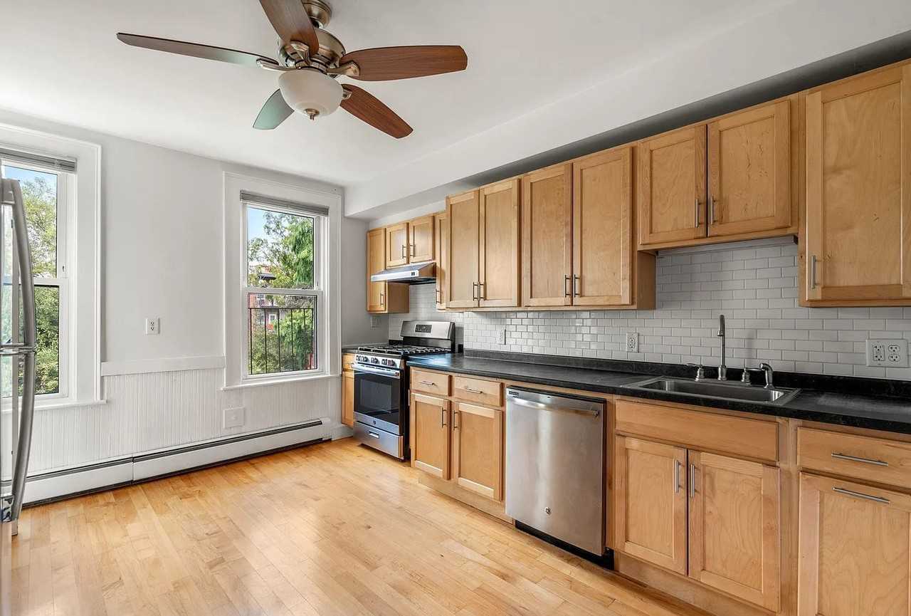 82 Webster St #2 - Photo 7 of 19