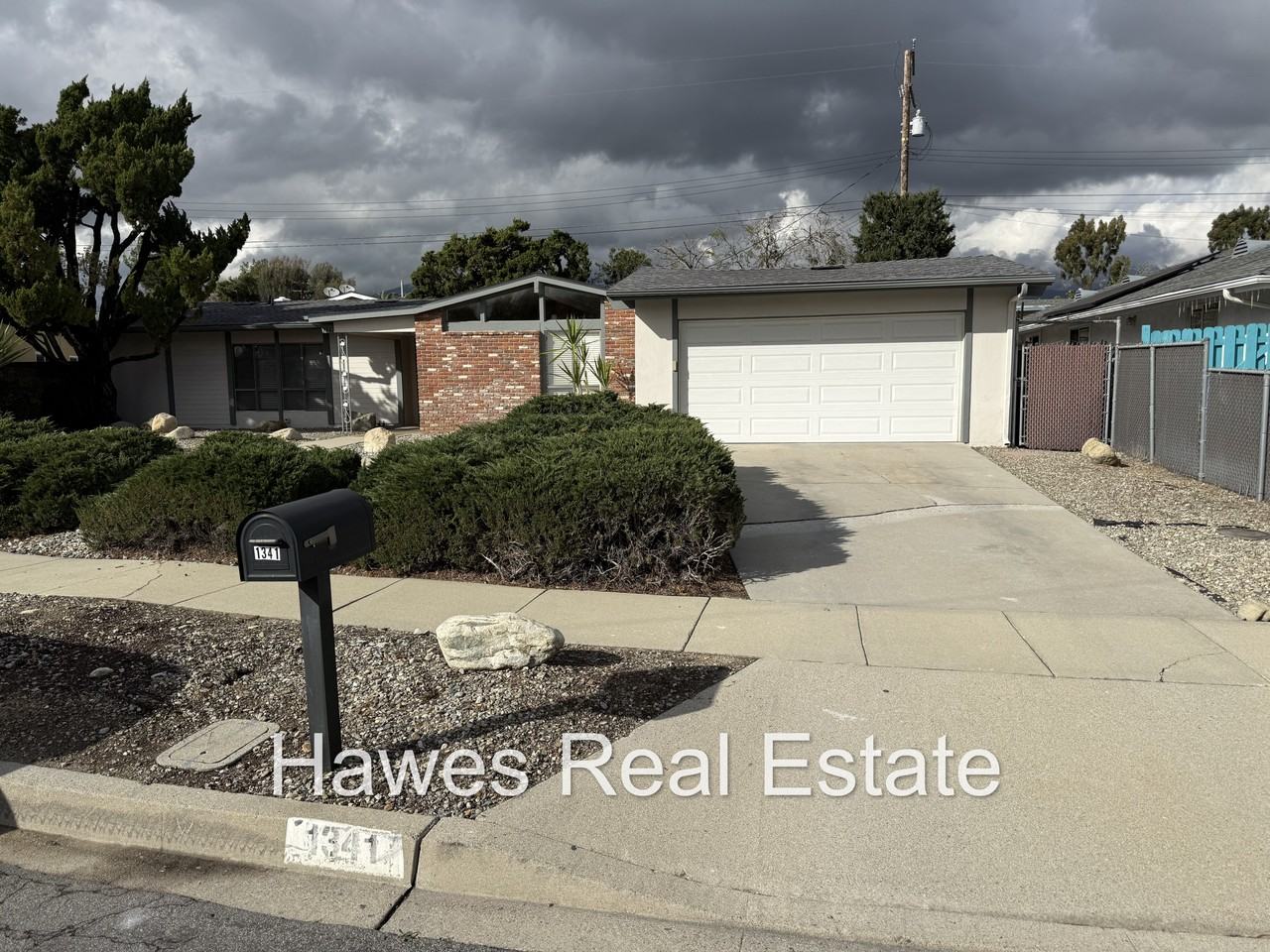 1341 Crofton Ct - Photo 2 of 25