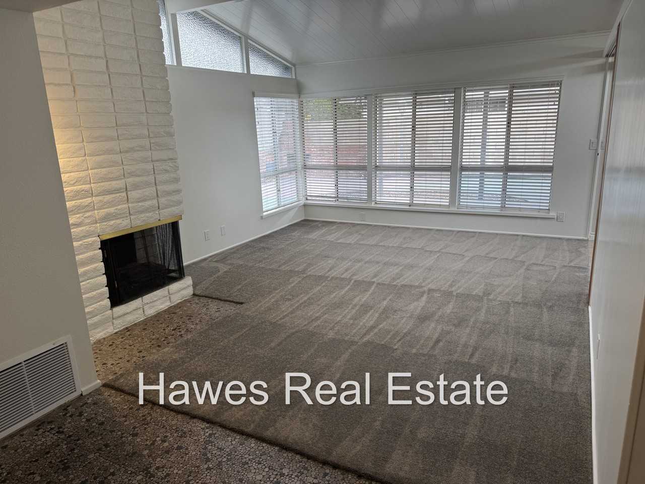 1341 Crofton Ct - Photo 5 of 25