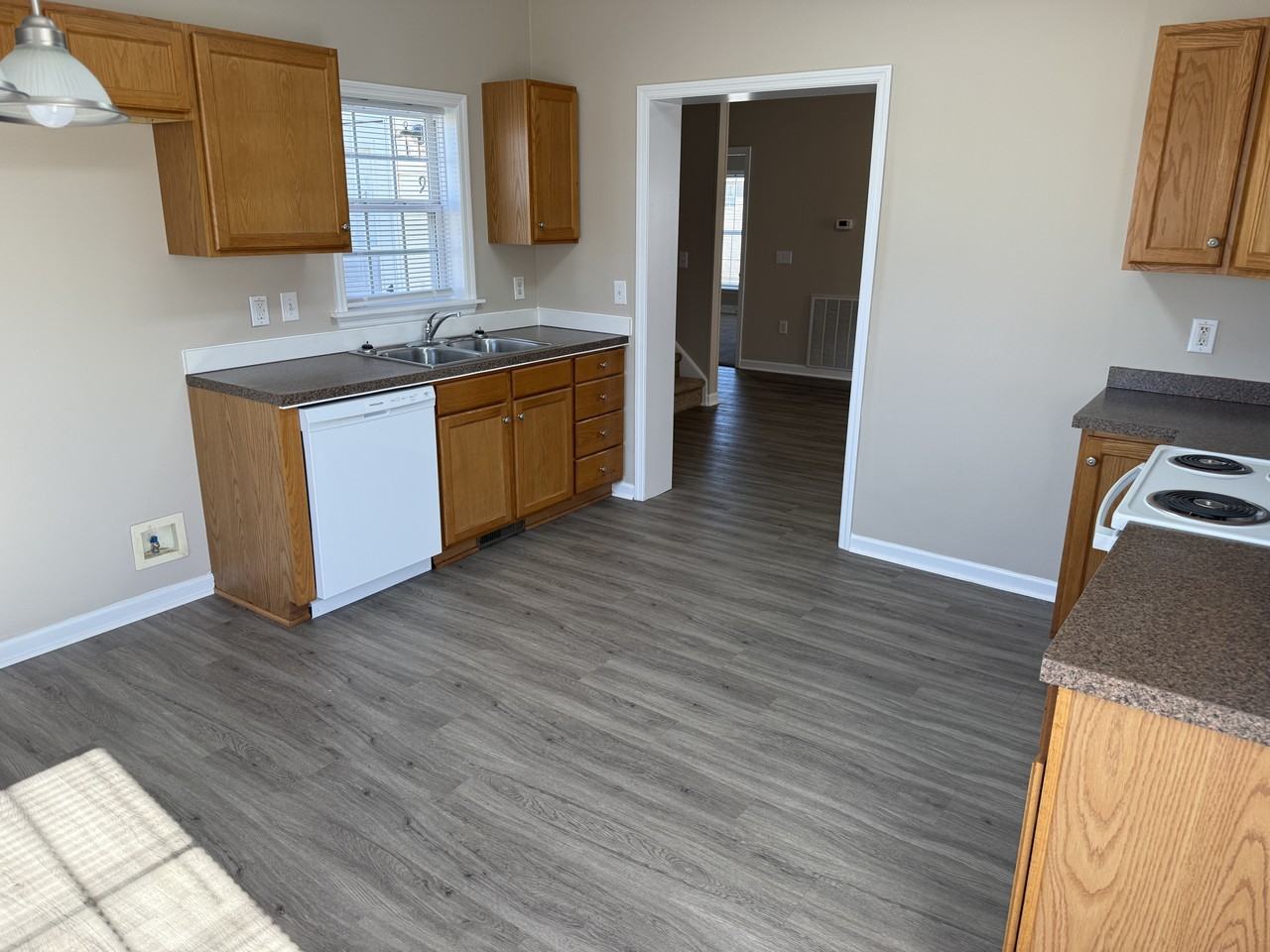 918 Faye St - Photo 3 of 22