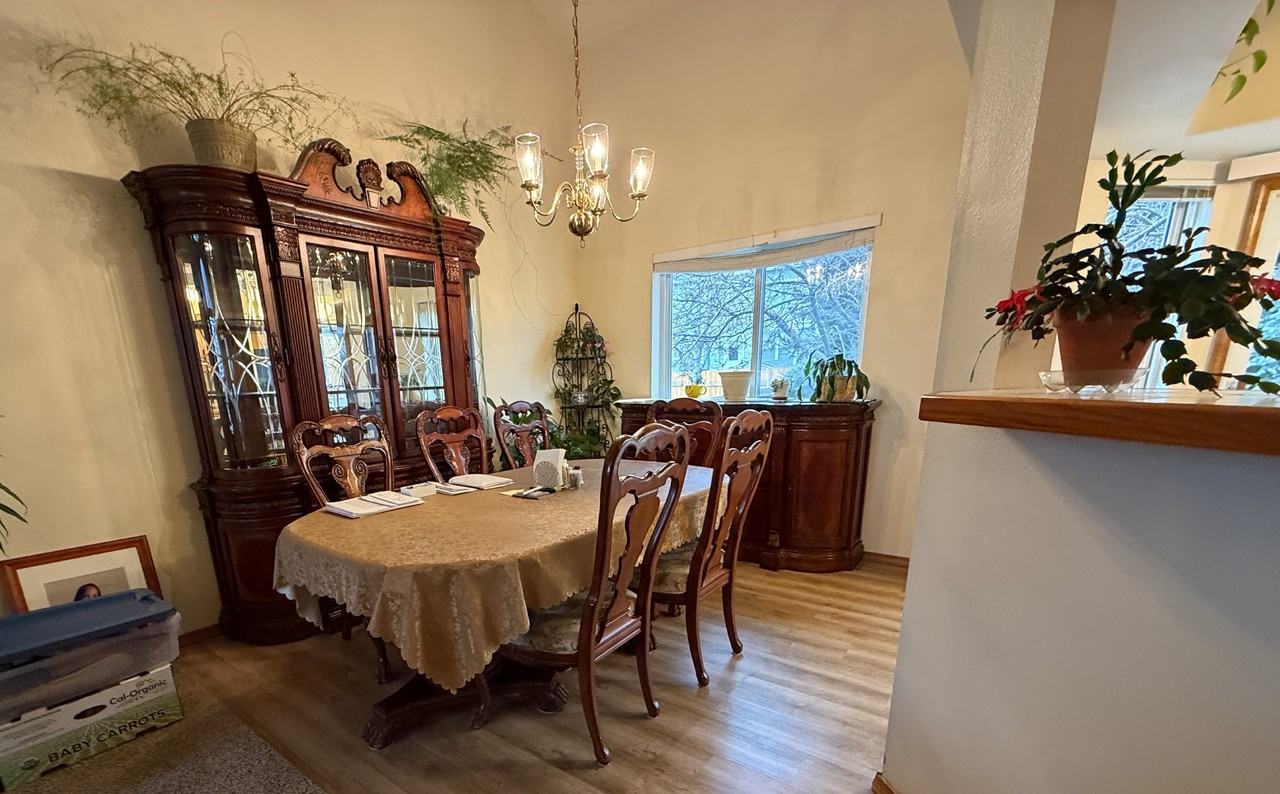 8006 Ferncliff Dr - Photo 3 of 11