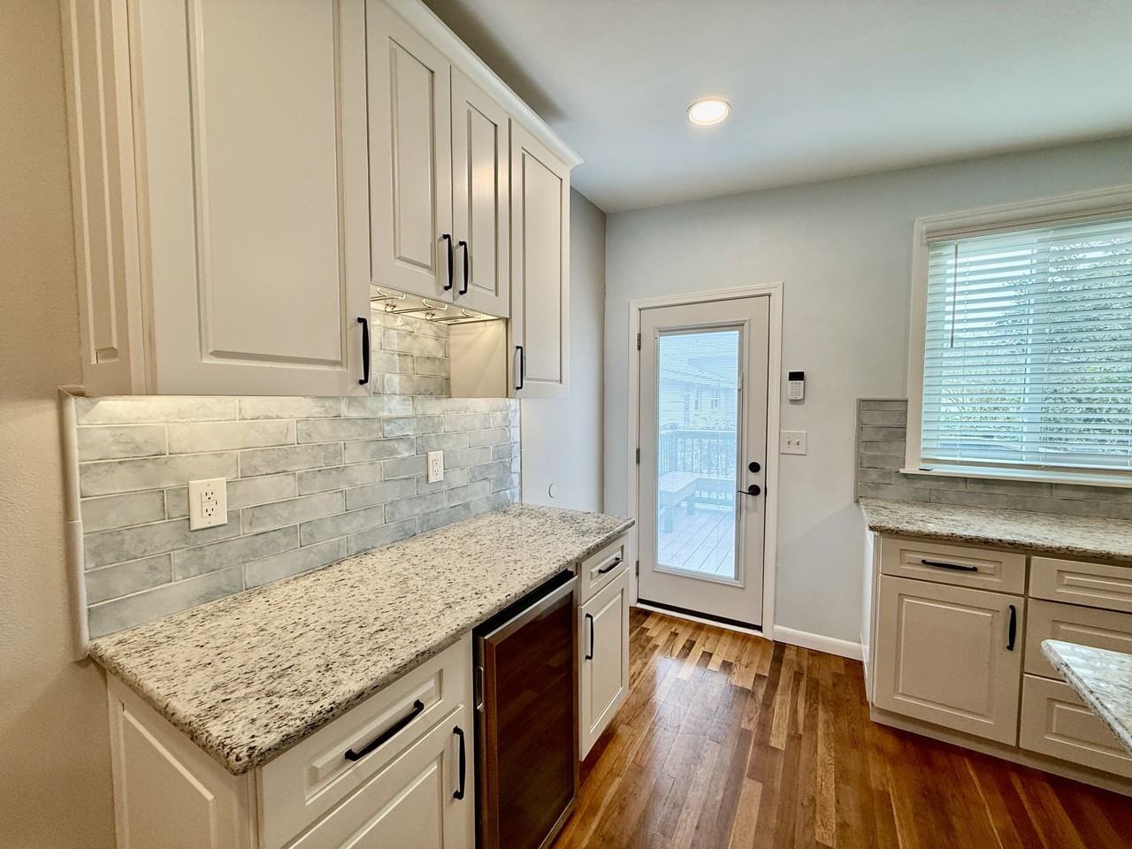 205 Fairpoint Dr - Photo 3 of 28