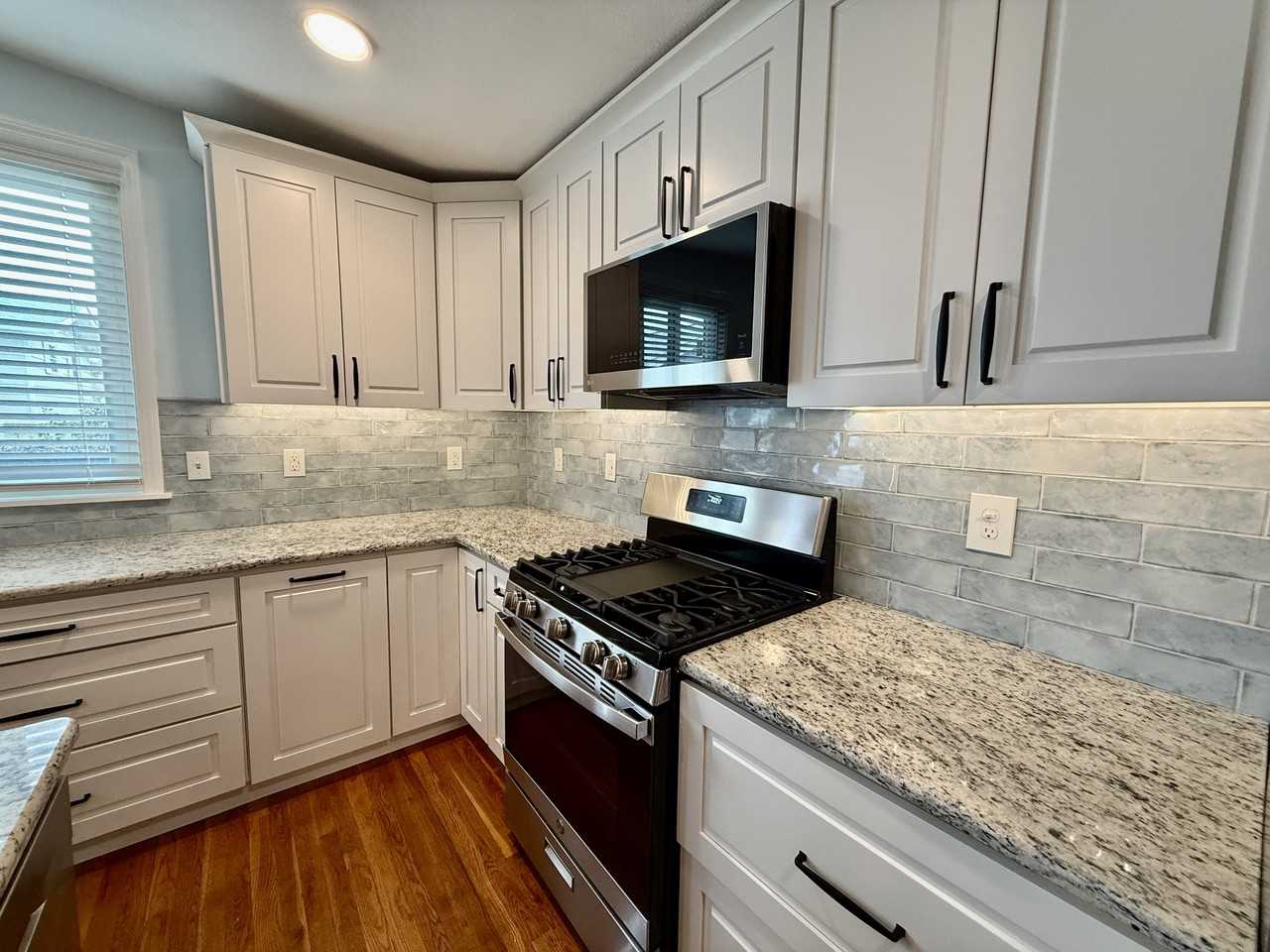 205 Fairpoint Dr - Photo 4 of 28