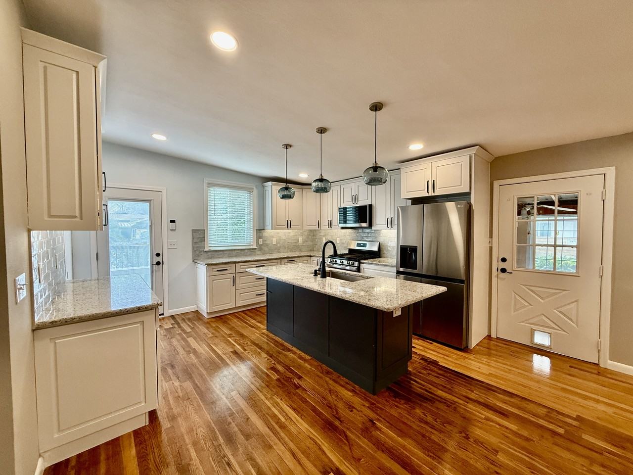 205 Fairpoint Dr - Photo 6 of 28