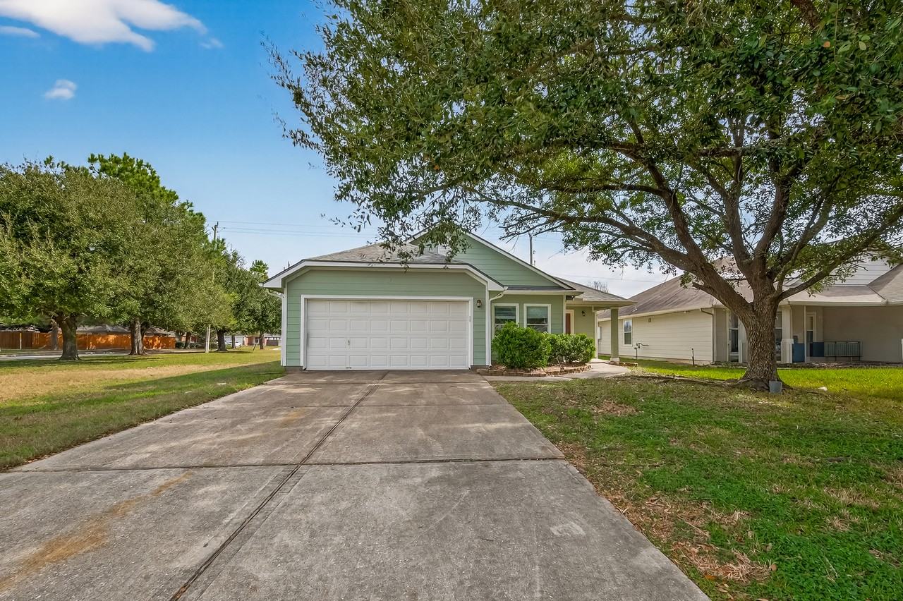 9418 Belleclaire Ln - Photo 3 of 38