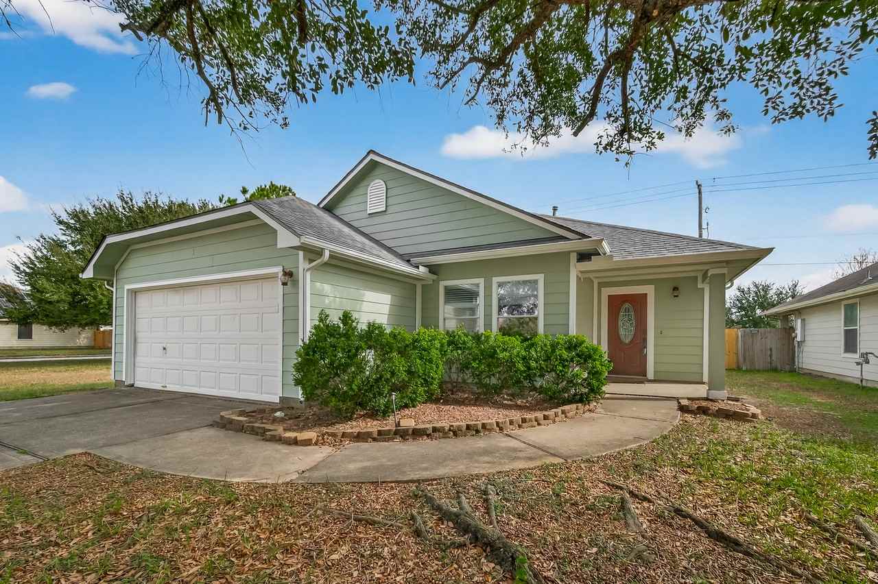 9418 Belleclaire Ln - Photo 5 of 38