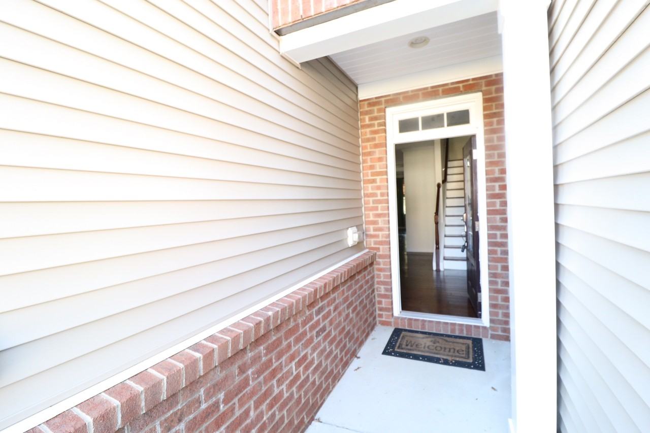 208 Kylemore Cir - Photo 2 of 47