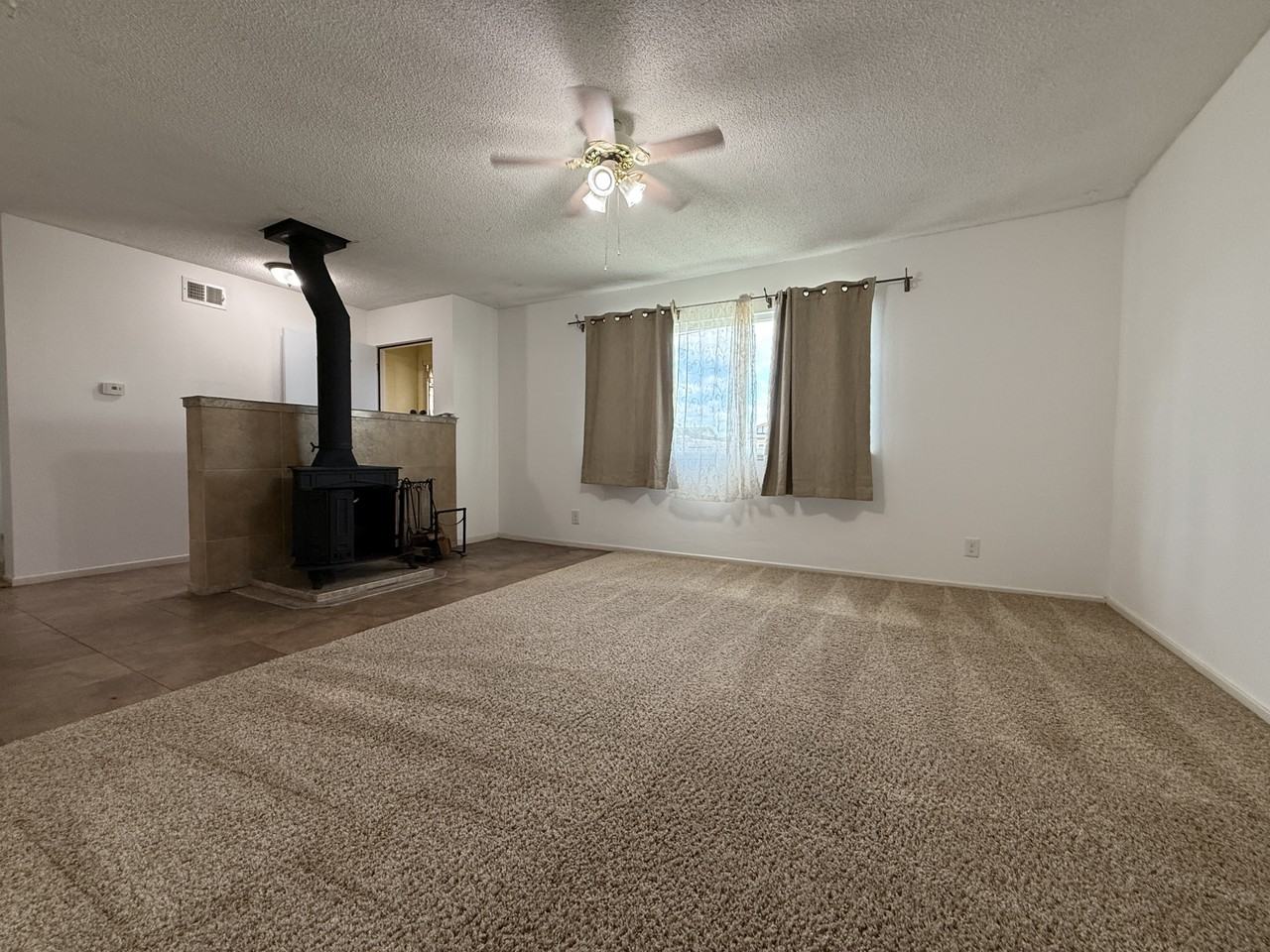 550 Mars Ave - Photo 3 of 20