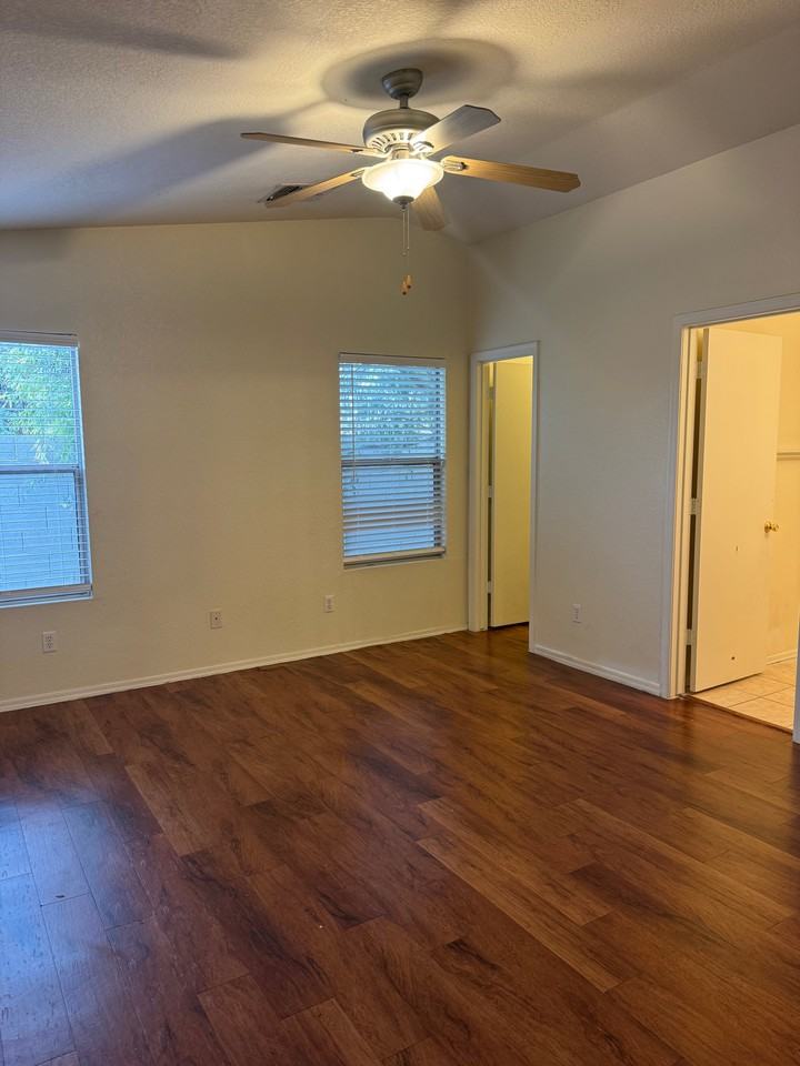 813 E Amabisca Cir #1 - Photo 2 of 11