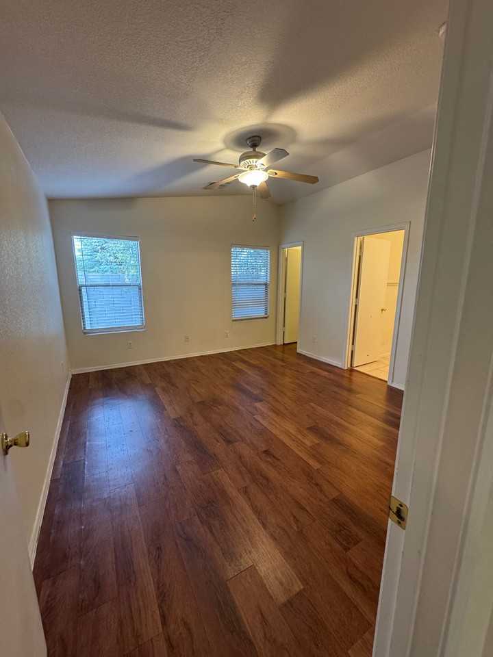 813 E Amabisca Cir #1 - Photo 3 of 11