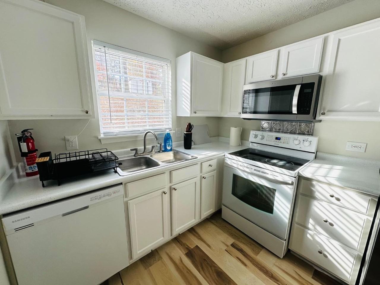 5600 Brandycrest Dr - Photo 2 of 11