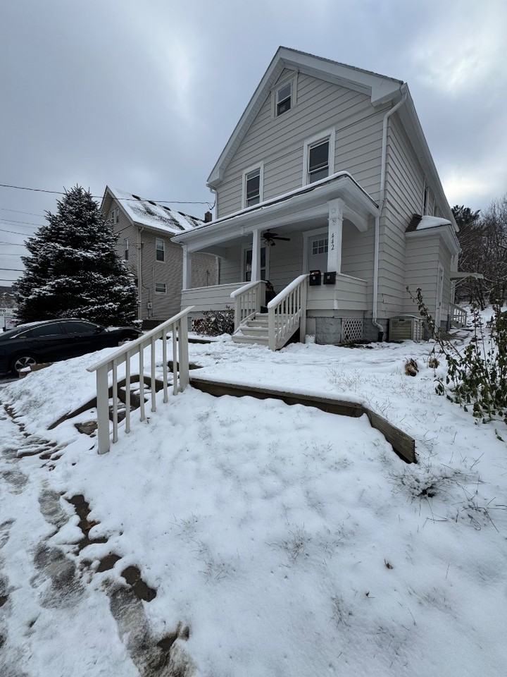 442 E Thornton St - Photo 7 of 10