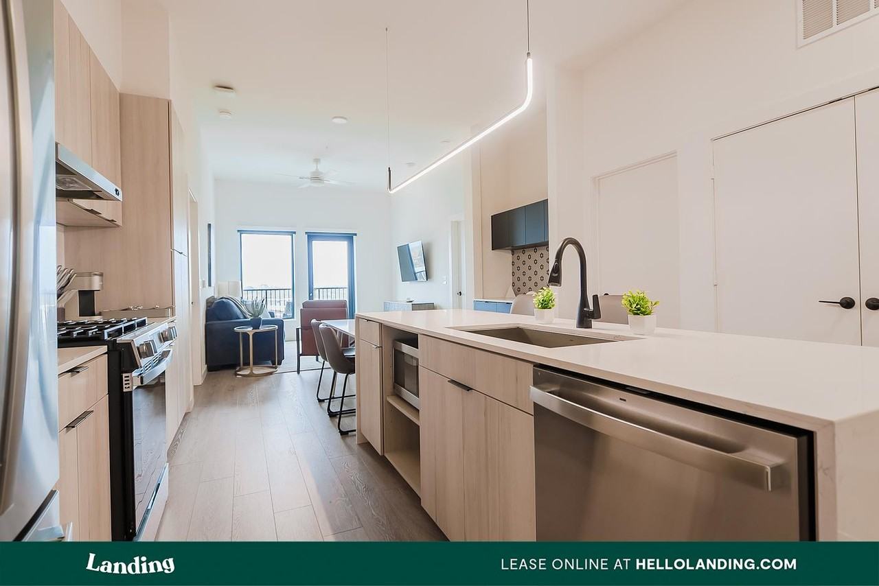 2623 Keene St - Photo 3 of 50