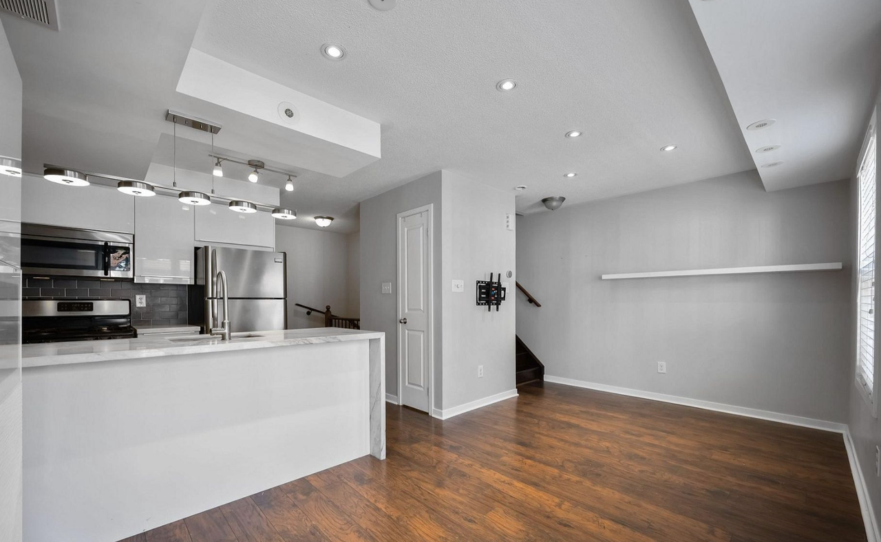 23 Frances Loring Lane #6 - Photo 2 of 13