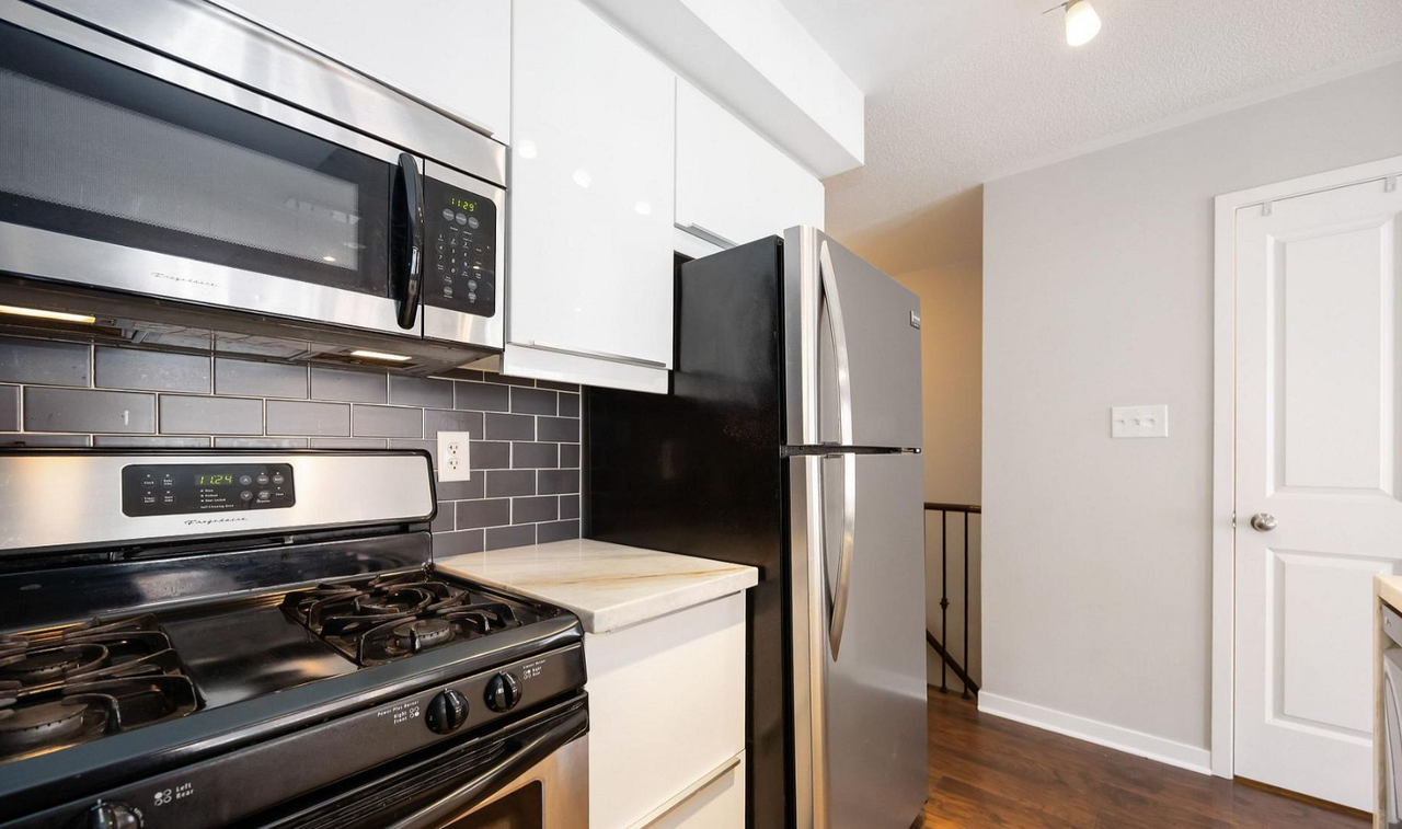 23 Frances Loring Lane #6 - Photo 3 of 13