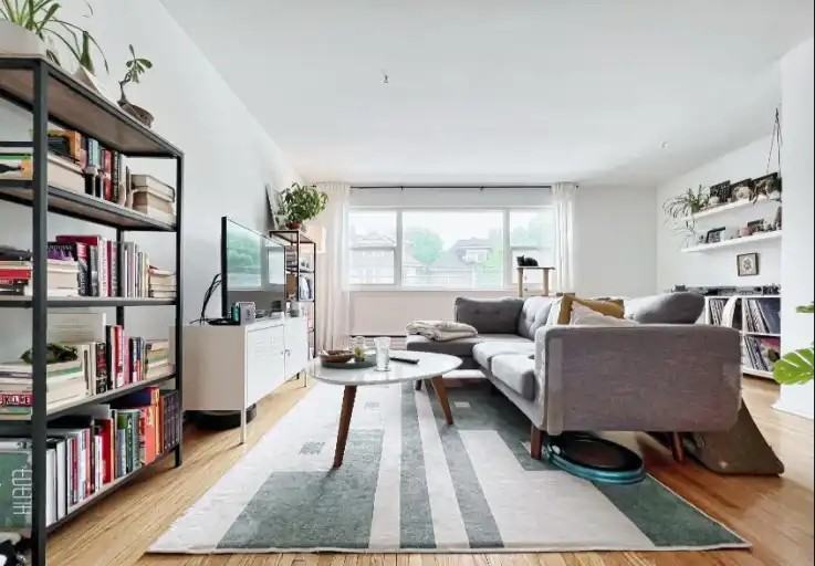 1658 Queen St W - Photo 2 of 6