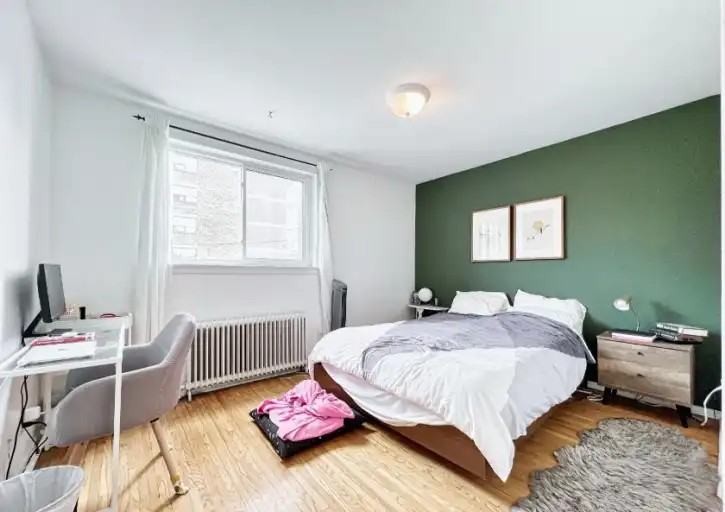 1658 Queen St W - Photo 4 of 6